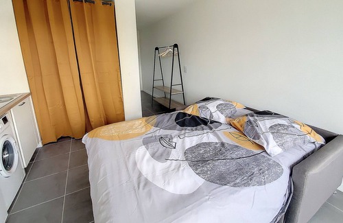Pau Nord Apartment | Large Studio - Pkg - Univ. Technopark. Open view