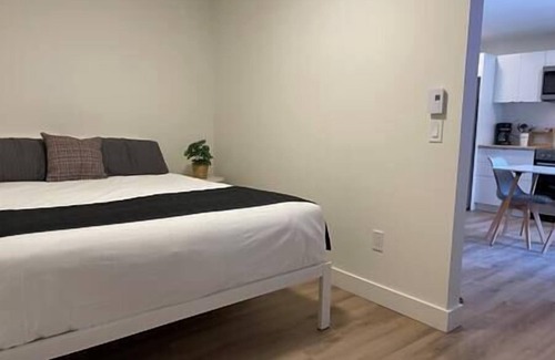 Cite-Universitaire Apartment | Large studio with balcony