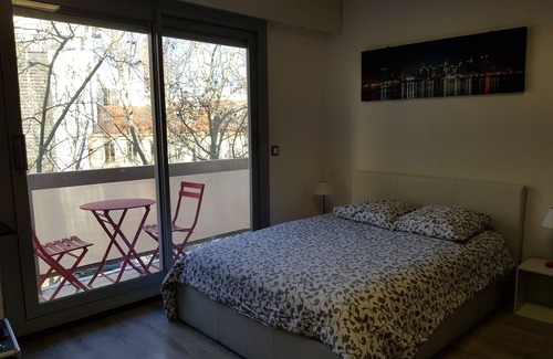Part Dieu - Bir Hakeim Apartment | LARGE STUDIO WITH BALCONY
