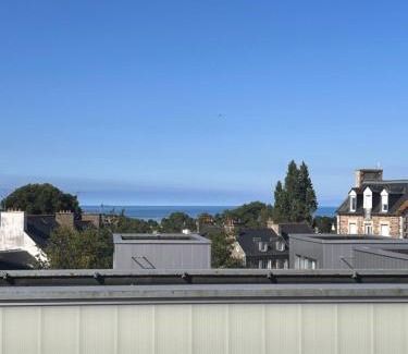 Etables-sur-Mer Apartment | Large Studio with Sea View