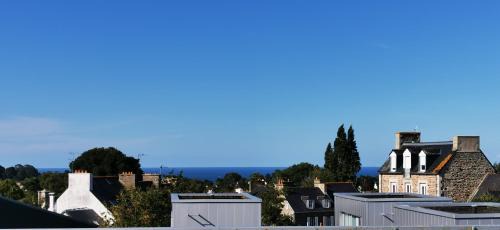 Etables-sur-Mer Apartment | Large Studio with Sea View