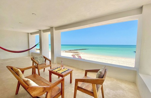 Chelem House | LARGE & STUNNING NEW BEACHFRONT HOME