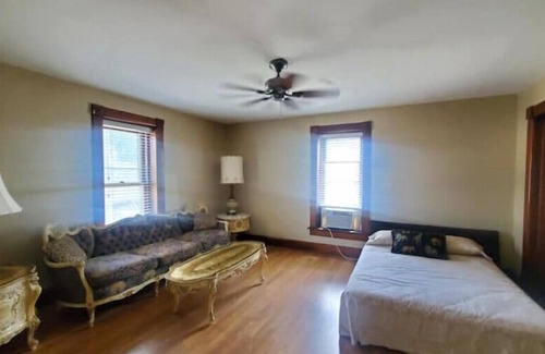 Plainfield Apartment | Large Suite 2 beds plus Murphy full, Victorian Farm Style, Downtown Plainfield