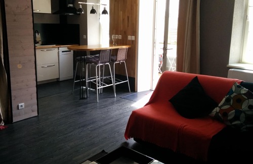 Le Bon Sauveur Apartment | Large sunny studio full of charm in the city center.