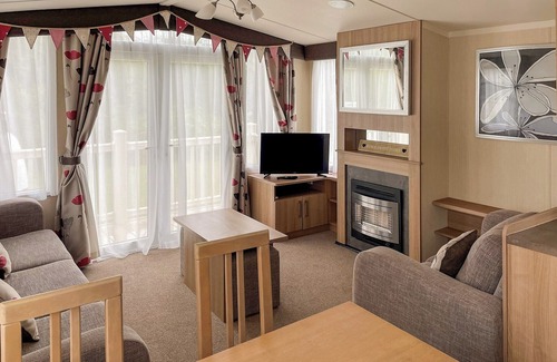 Mynachlogddu House | Large, supreme 12ft-wide caravan with one double with en suite W.