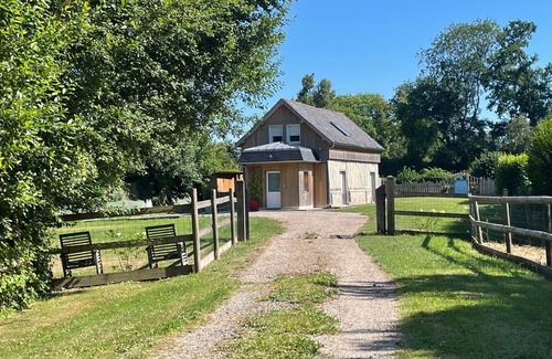 Boulleville Cottage | Large TERRACE Gîte, ALL COMFORT, Countryside NEAR HONFLEUR and BEACH