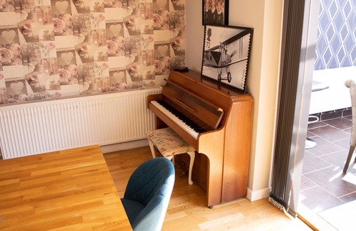 Stratford-upon-Avon House | Large townhouse with Hot Tub ideal for family or friend reunions