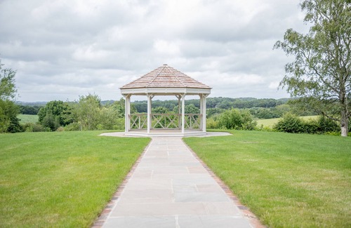 Chiddingly House | Large Tudor Manor House with Private Jacuzzi & Indoor Pool, Sleeps Max 20.