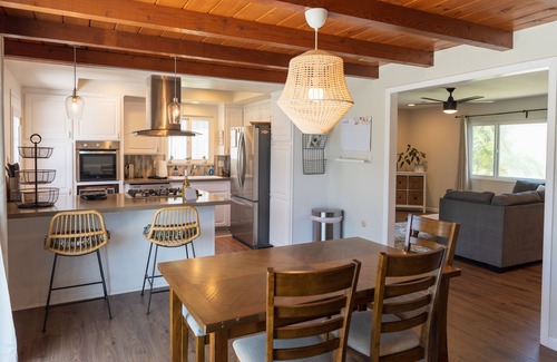 Loma Alta House | Large turf yard, putt putt, soccer net, fire pit, gas grill & more!
