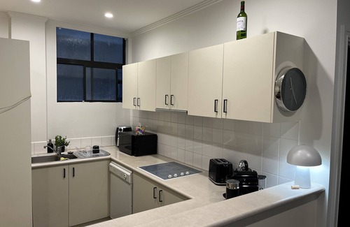 Melbourne Central Business District Apartment | Large Two-bedroom Flinders St apartment, on Hosier Lane. Easy walk to MCG and AO