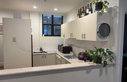 Melbourne Central Business District Apartment | Large Two-bedroom Flinders St apartment, on Hosier Lane. Easy walk to MCG and AO