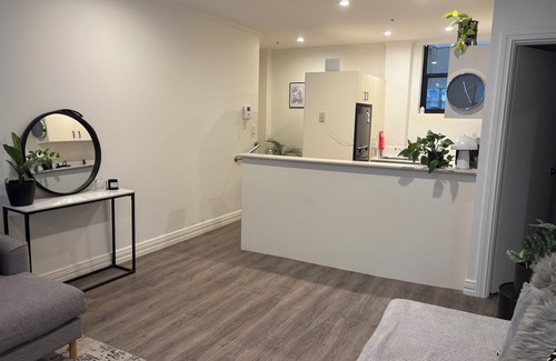 Melbourne Central Business District Apartment | Large Two-bedroom Flinders St apartment, on Hosier Lane. Easy walk to MCG and AO