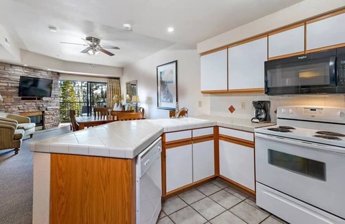Lower Kingsbury Resort | Large units many with lake views, full kitchens, covered parking