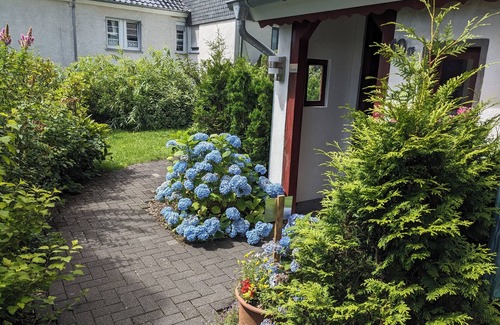 Wermelskirchen Apartment | Large vacation apartment for 1-8 people, private entrance and terrace/farm fields