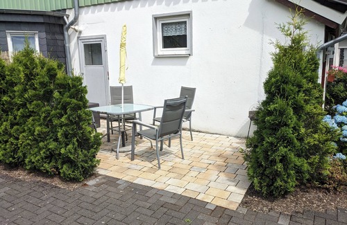 Wermelskirchen Apartment | Large vacation apartment for 1-8 people, private entrance and terrace/farm fields