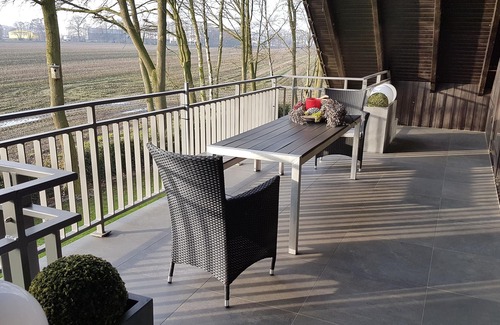 Holdorf Apartment | Large vacation apartment, quiet, on a farm with ponies and horses, near Dümmer See