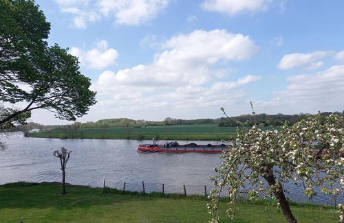 Barme House | Large vacation home with view over the river