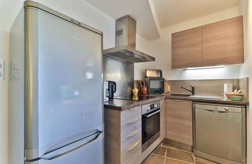 Villecroze Apartment | Large Very Comfortable Studio with Garden in the heart of a Village in Provence