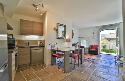 Villecroze Apartment | Large Very Comfortable Studio with Garden in the heart of a Village in Provence