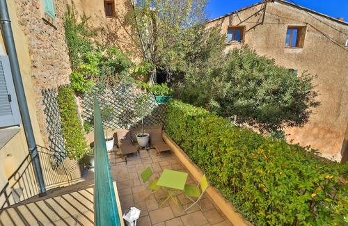 Villecroze Apartment | Large Very Comfortable Studio with Garden in the heart of a Village in Provence