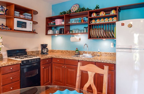 Puerto Morelos Apartment | Large, very popular, airy apartment with kitchen and shaded private balcony