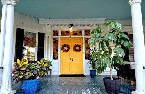 Montezuma House | Large Victorian Family-Friendly Home in Peaceful Rural Town with AC, WiFi