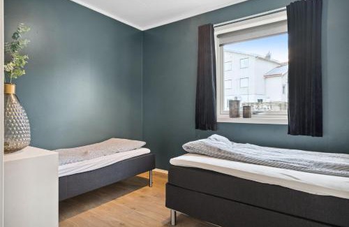 Stamsund Villa | Large villa in Lofoten with fantastic views - 4 bedrooms and 9 beds.