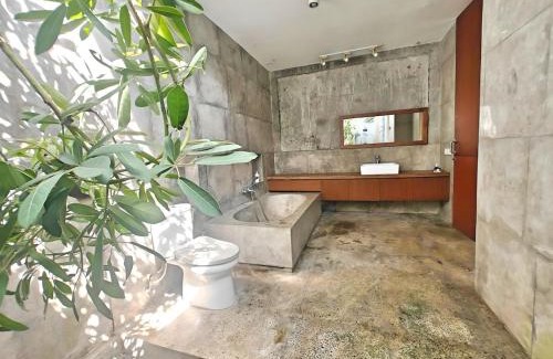 By Pass Ngurah Rai Villa | Large Villa Jimbaran With Pool & WiFi by 2ndHome