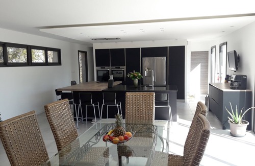 Carsan Villa | Large villa on a quiet hill with swimming pool