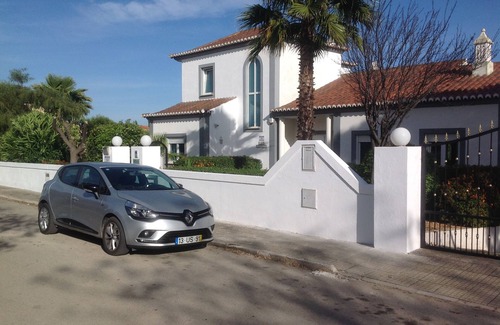 Olhao Villa | Large Villa, Private Balcony & Solar Heated Pool, Air-con, Wi-Fi, Games Room