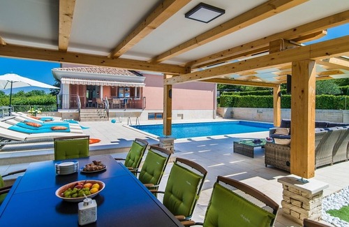 Matohanci Villa | Large Villa, Private Pool, Ideally located just 15 minutes from the Picturesque Resort of Rovinj!