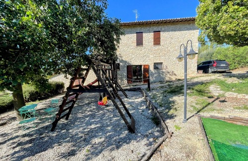 Loreto Villa | Large villa - sleeps 10 - pool - pergola - playground for children - wifi