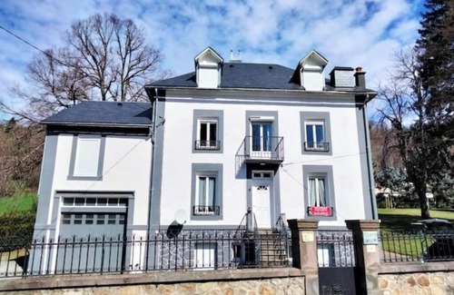 Murat-le-Quaire House | Large villa with garden near La Bourboule