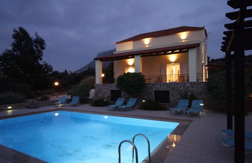 Kokkinon Khorion Villa | LARGE VILLA with pool and separate COTTAGE. Amazing views. Sleeps up to 12