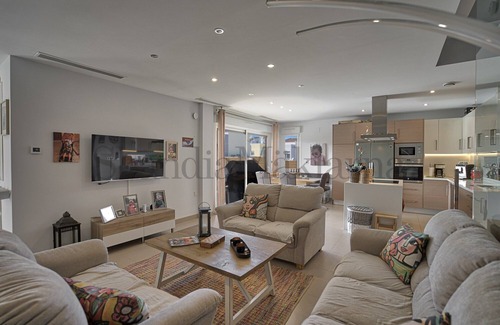 Torrevieja Villa | Large villa with private pool and walking distance to La Mata beach. Child-friendly.