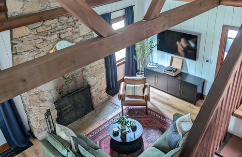 Browns Lake Cabin | Large Waterfront Cabin W/Browns Lake Access- EV Charger + Peloton + Prvt Pier