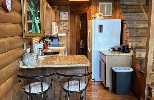 Okeechobee Cabin | Large waterfront cabin with dock and access to Lake Okeechobee