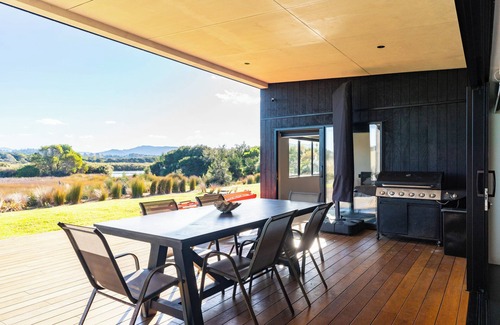 Mangawhai Heads House | Large Waterfront Mangawhai Holiday Home Enjoy the Beaches