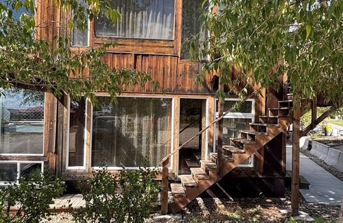 Pinedale Apartment | Large windows bring the outside in.