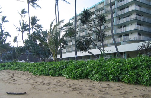 Punaluu Condo | Largest Private Patio on the Ocean and Air-Conditioning
