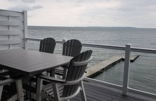 Put-in-Bay Condo | Largest Waterfront Condo On Pib With Over 2000 Square Feet