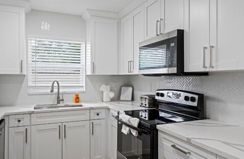 Largo House | Largo 3br Wbackyard Funnear Belleair Beach