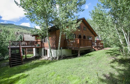Intermountain House | LARKSPUR CABIN EAST/WEST SLEEPS 16, 2 decks, 2 Hot tubs free Vail bus, 7 car
