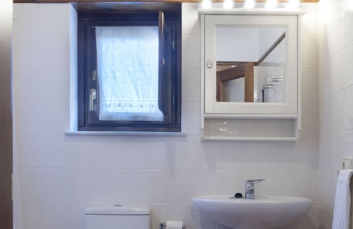 Villar de Huergo Cottage | Larrionda 1. Spacious and bright.