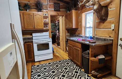 Crawford County Cabin | Larsen Hunters Rustic Cabinn