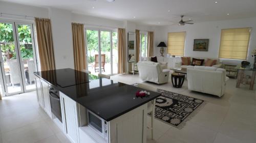 Beau Vallon Villa | Las Brisas Villa - Chateau Elysium