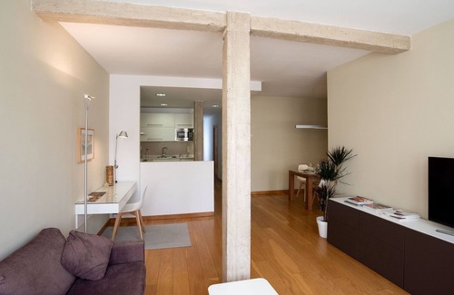Logrono City Centre Apartment | "Las Columnas", modern center apartment 4 pax, parking.