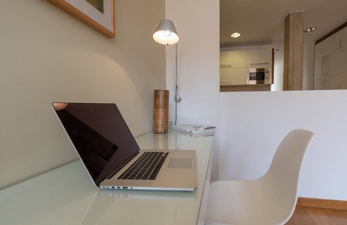 Logrono City Centre Apartment | "Las Columnas", modern center apartment 4 pax, parking.