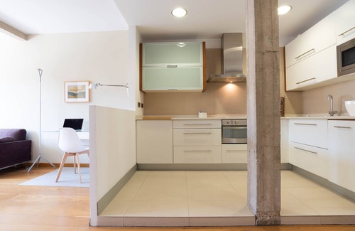 Logrono City Centre Apartment | "Las Columnas", modern center apartment 4 pax, parking.
