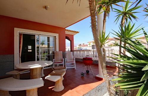 Arenas del Mar Villa | LAS DUNAS 2 by RENTMEDANO Pretty 2 bedroom villa, ocean views, pool and WiFi